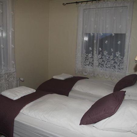 Gula Villan Guesthouse Akureyri Extérieur photo