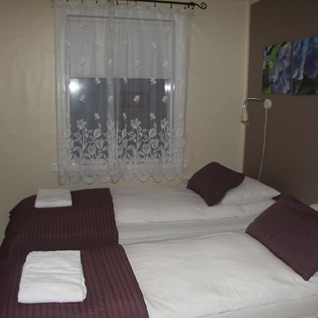 Gula Villan Guesthouse Akureyri Extérieur photo