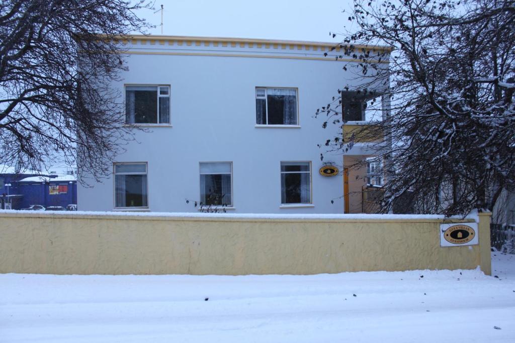 Gula Villan Guesthouse Akureyri Extérieur photo