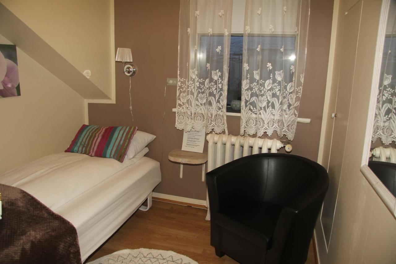 Gula Villan Guesthouse Akureyri Extérieur photo
