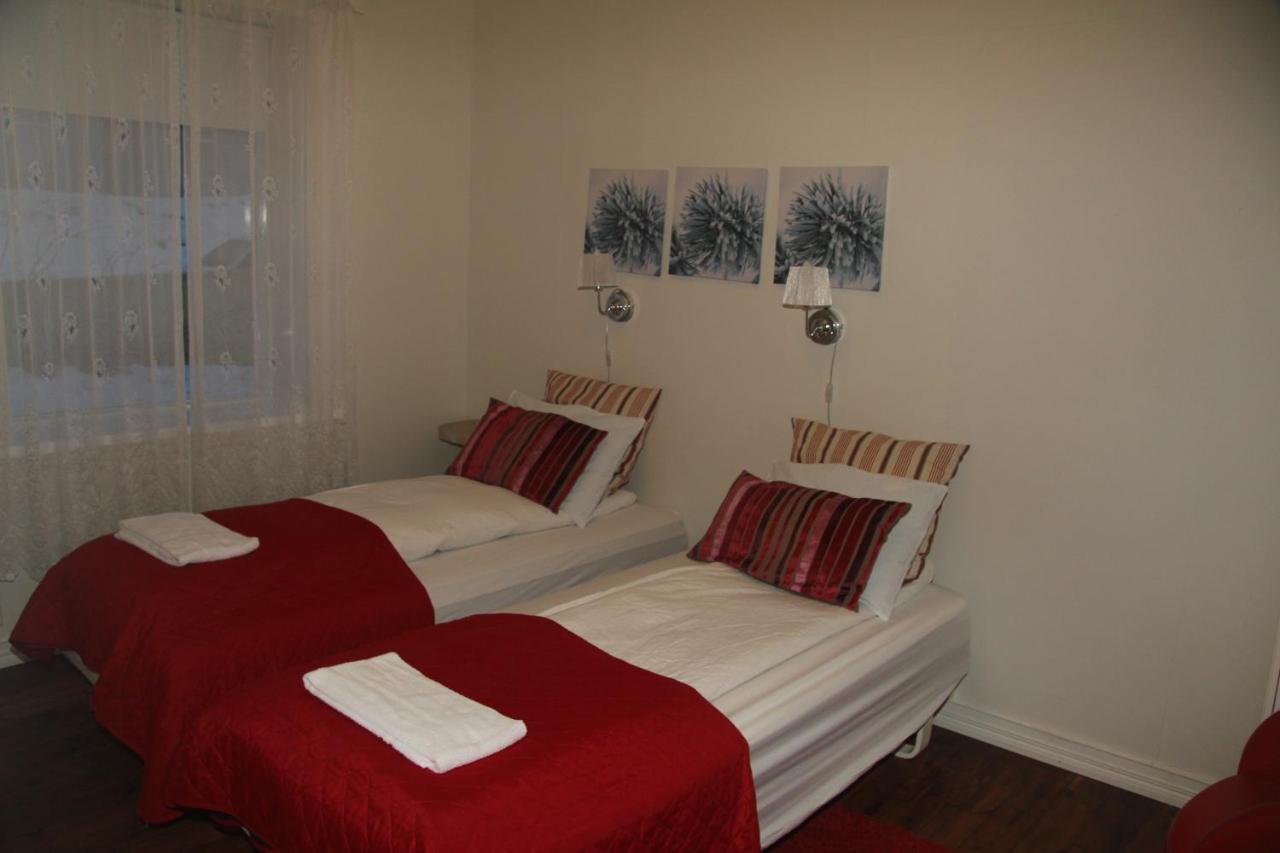Gula Villan Guesthouse Akureyri Extérieur photo