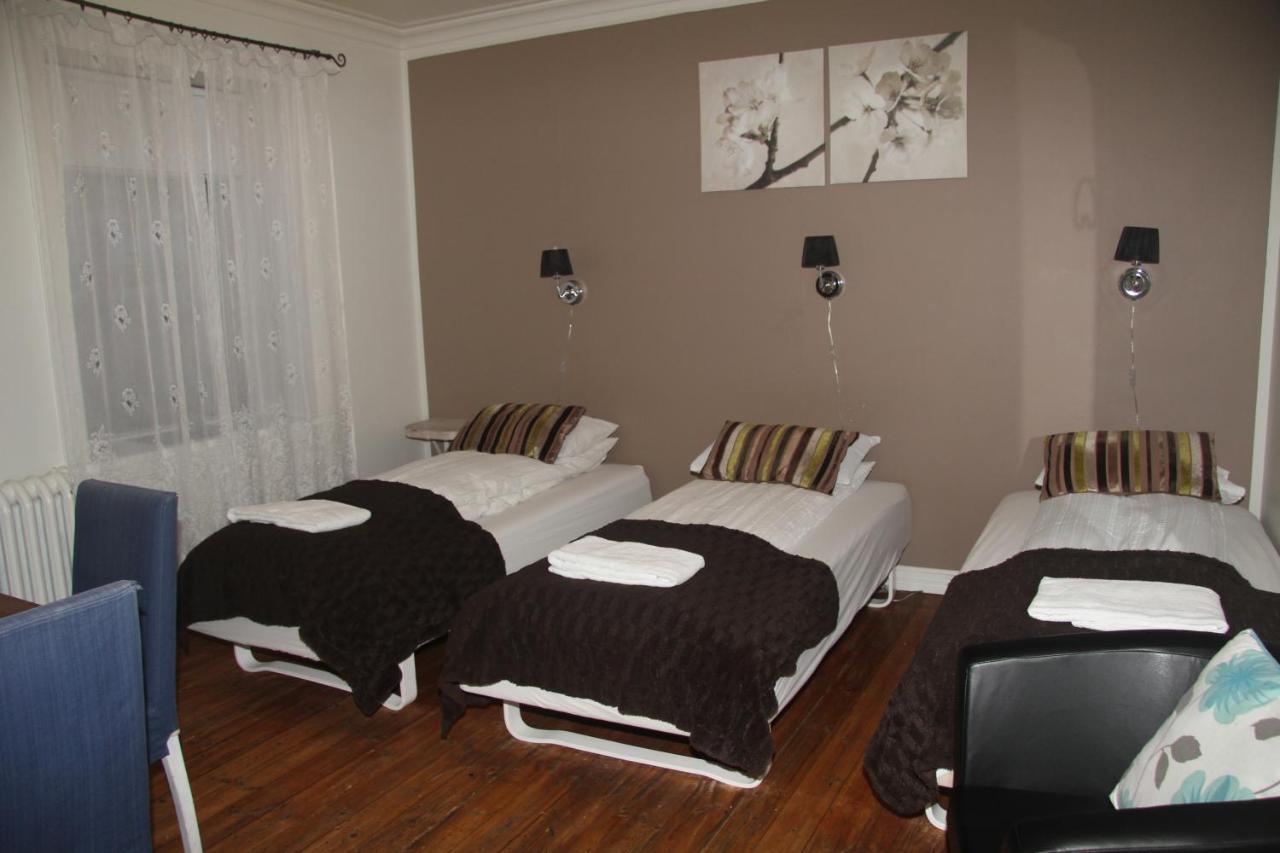 Gula Villan Guesthouse Akureyri Extérieur photo