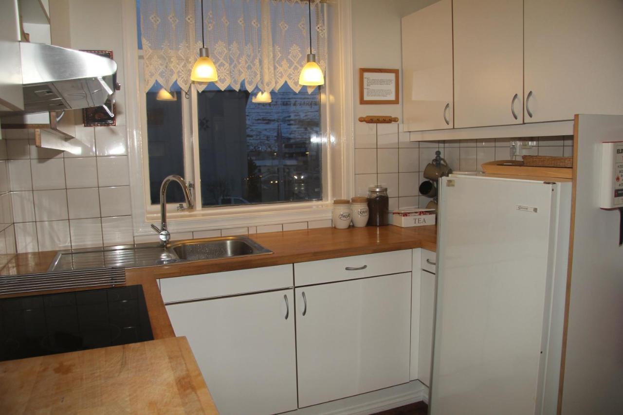 Gula Villan Guesthouse Akureyri Extérieur photo