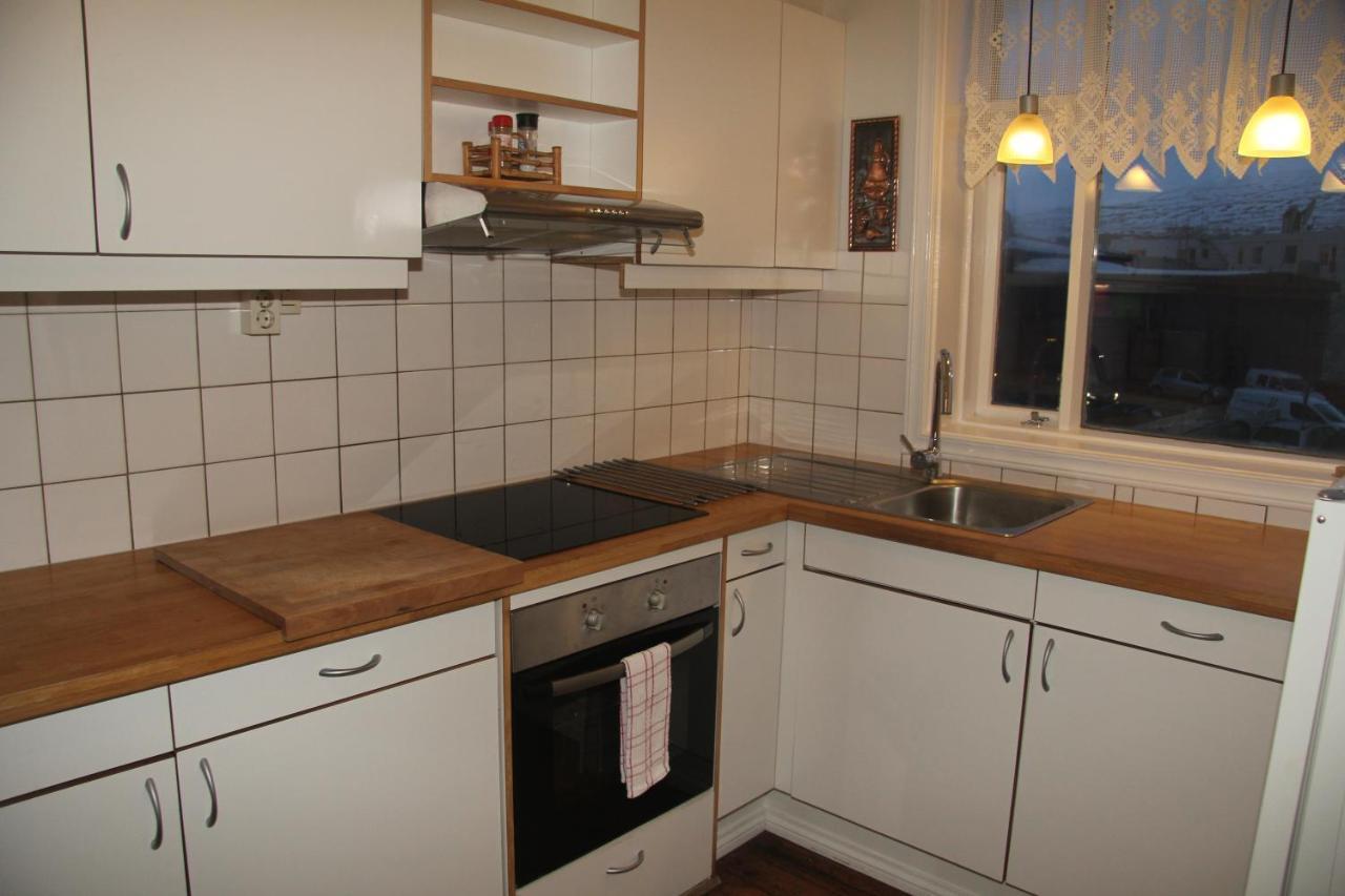 Gula Villan Guesthouse Akureyri Extérieur photo